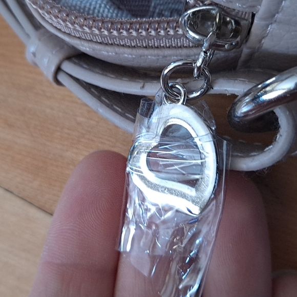 Bella Russo quilted style crossbody purse, chain strap, beige, blush 💗 - Picture 12 of 12